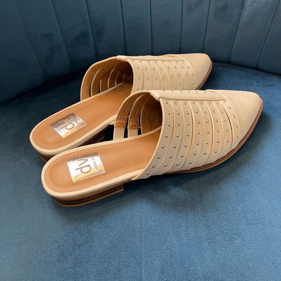 DV by Dolce Vita Cream Idilly Studded Mules - Picture 3 of 4